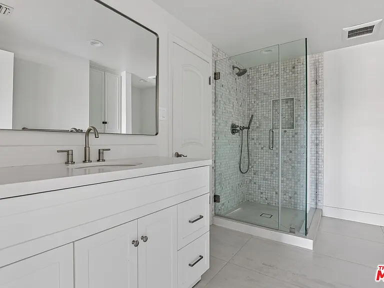 4186 Regal Oak Dr — Photo 21