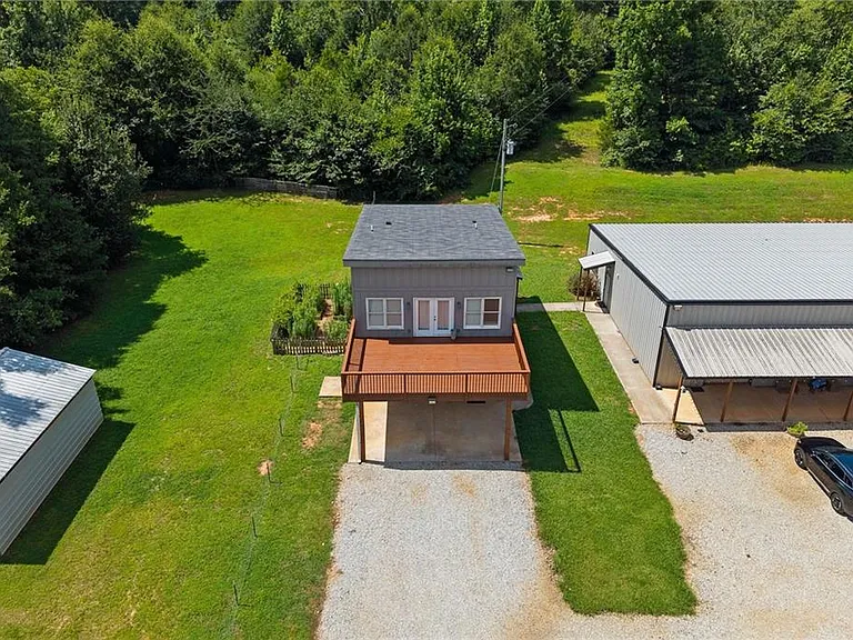 221 Columbus Dr — Photo 38