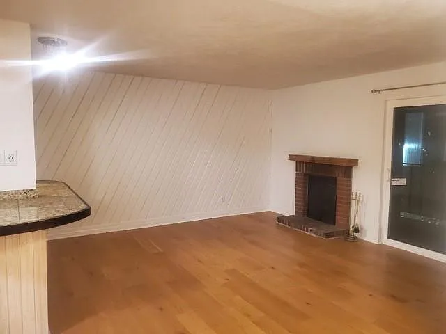 2 bed, 1.5 bath, 1121 sqft, $1,900 — Photo 4