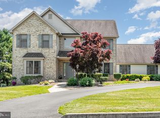 1 Clairburn Dr, Mechanicsburg, PA 17050