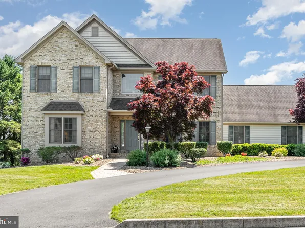 1 Clairburn Dr, Mechanicsburg, PA 17050