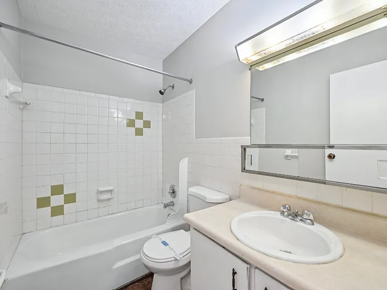 Tamarack Arms Apartments — Photo 7
