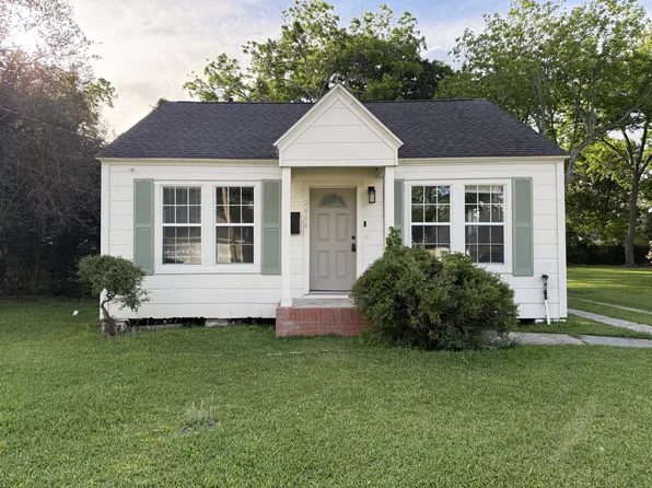 2604 Avenue C, Nederland, TX 77627