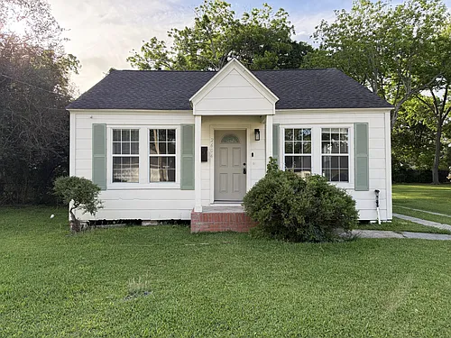 2604 Avenue C Photo 1