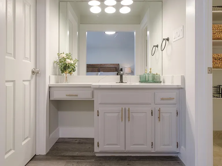 9841 Camelot Dr — Photo 11