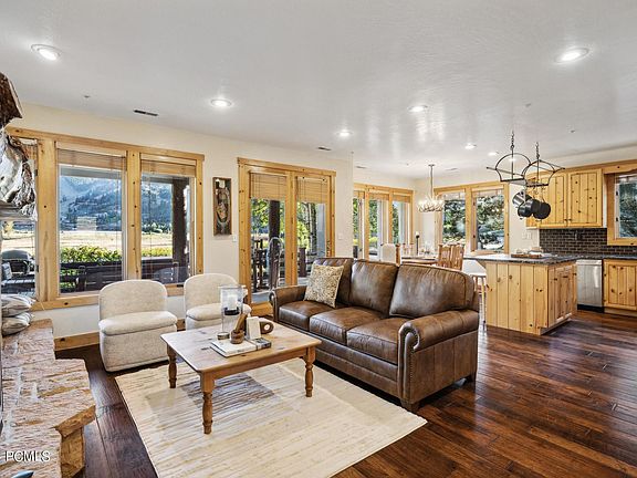 4th image of 1955 Deer Valley Dr N #201