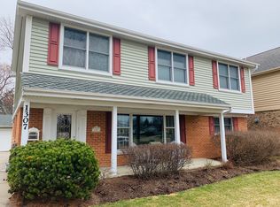 1307 N Walnut Ave, Arlington Heights, IL 60004