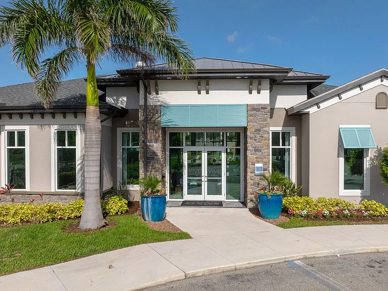 VIVE Apartments - Fort Myers, FL — Photo 6