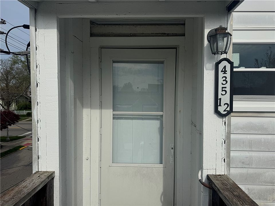 1st image of 435 1/2 S Market St