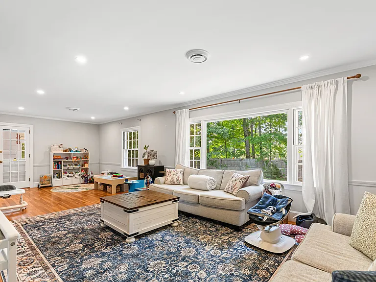 355 Pearse Rd — Photo 20