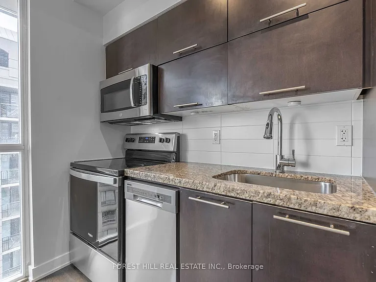 126 Simcoe St #1407 — Photo 11
