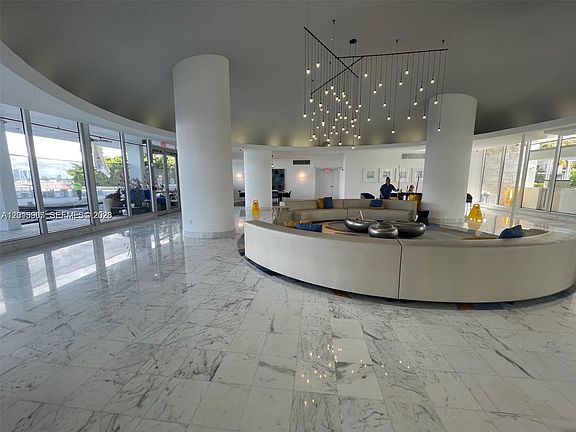 3rd image of 1000 West Ave APT 1122