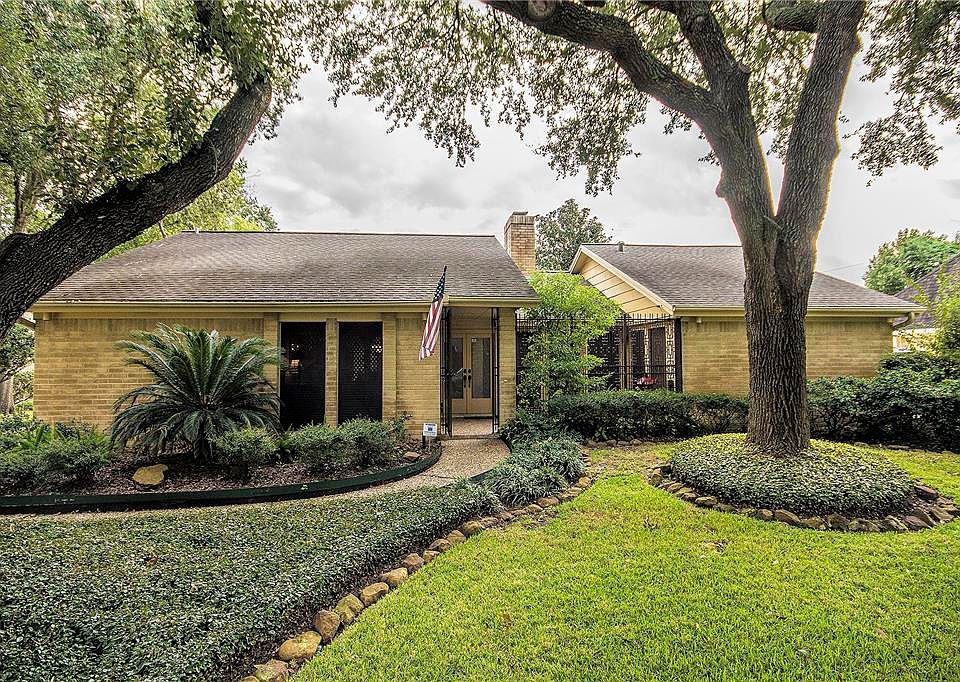 1st image of 2622 Shadowdale Dr