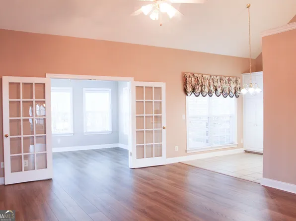 401 Myrtle Ct, Loganville, GA 30052