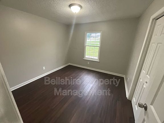 4th image of 302 Bellshire Terrace Ct