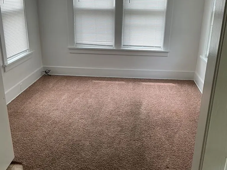 1512 E Gardner Ln — Photo 1