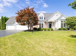 18 Split Rail Run, Penfield, NY 14526