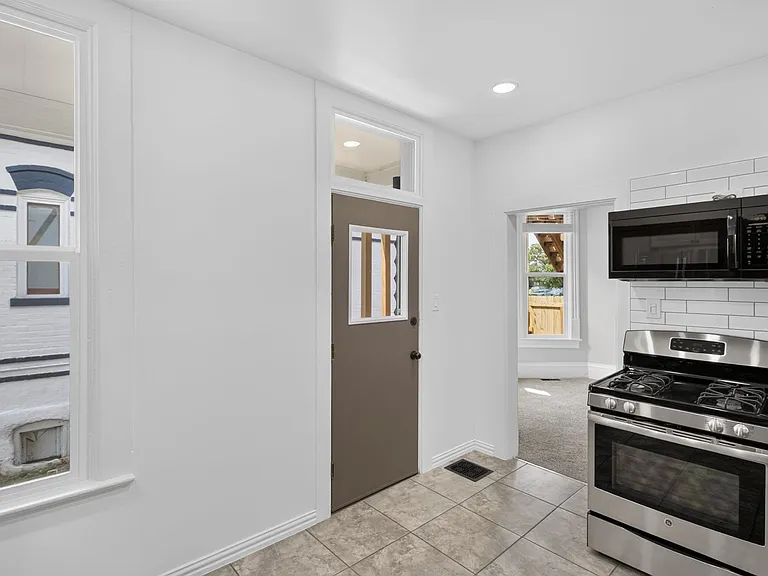 132 S Lincoln St — Photo 5