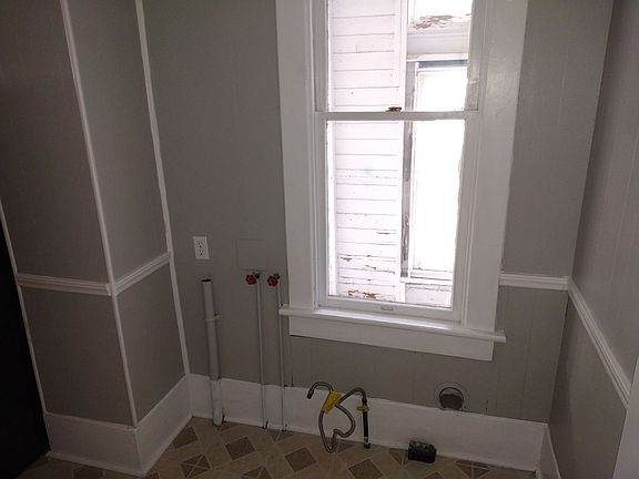 3rd image of 329 Main St