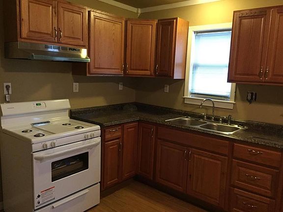 3rd image of 2307 Marion Mashore St