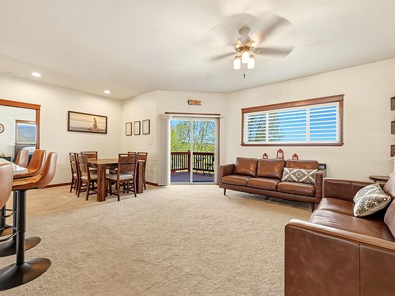 3rd image of 25 Black Mountain Dr
