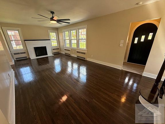 4th image of 207 College Ave