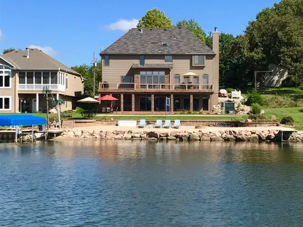 1207 Lake Ct, Plattsmouth, NE 68048