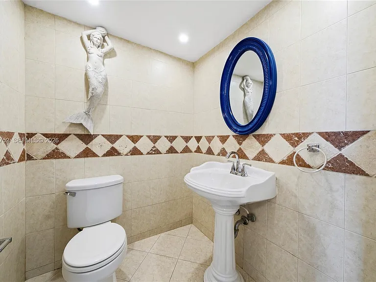 5401 Collins Ave #102 — Photo 8