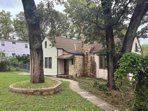 319 Bellevue Blvd N, Bellevue, NE 68005