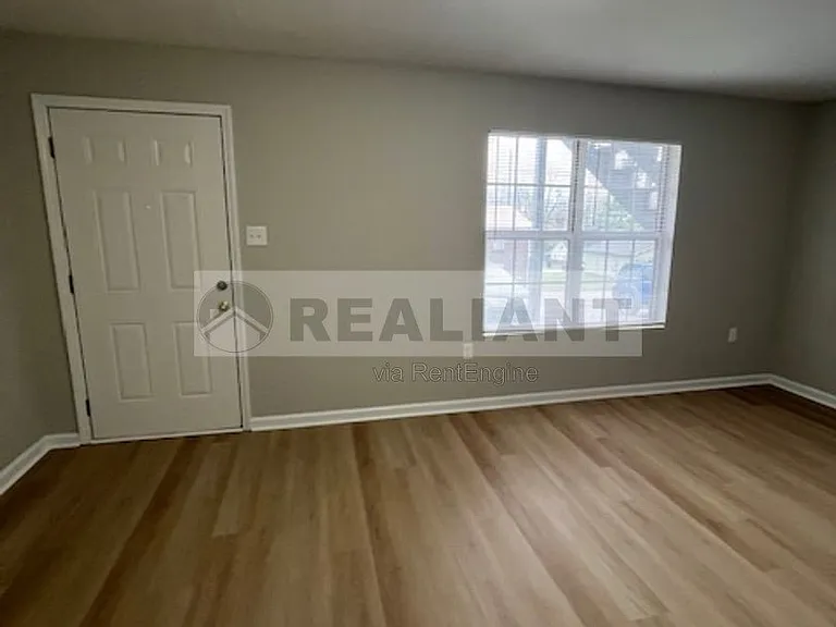 32 Mary St #5 — Photo 3