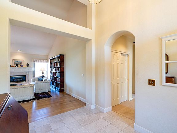 3rd image of 6327 Meadowridge Drive