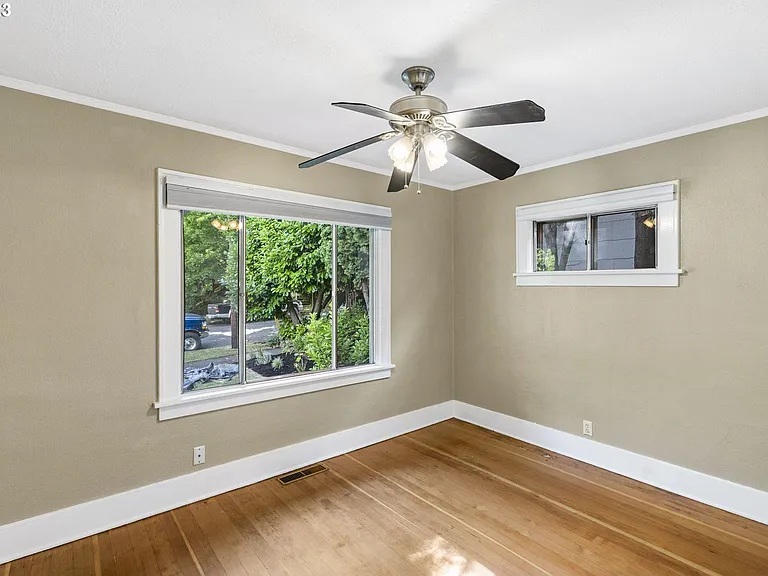 7615 SE Morrison St — Photo 14