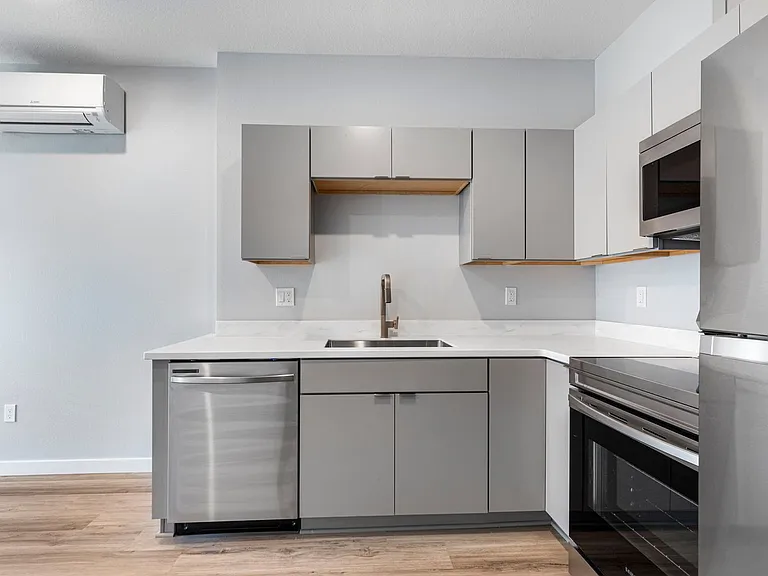 7150 N Greenwich Ave #9 — Photo 4