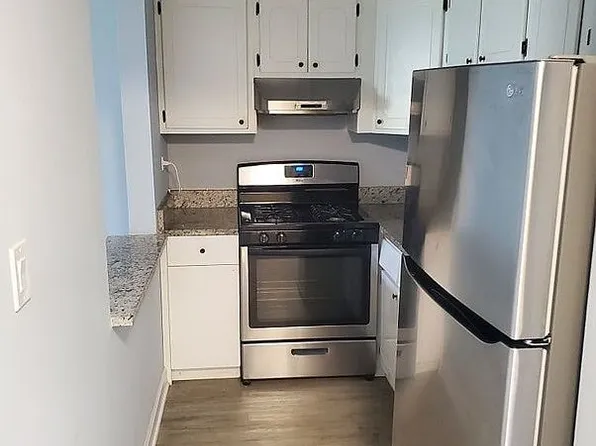 390 Executive Dr APT 104, Carol Stream, IL 60188