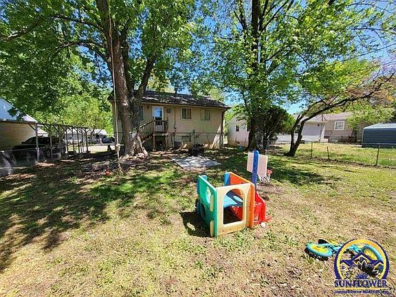 2nd image of 841 SE Brookside Dr