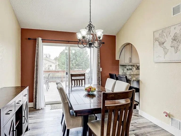 504 S Laredo Cir — Photo 3