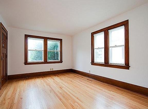 4th image of 377 Cretin Ave S