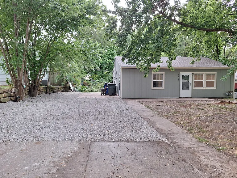 Wide driveway for plenty of parking
