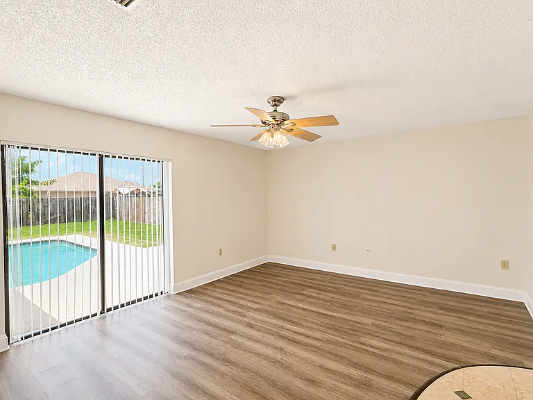 662 Castaways St NE — Photo 10