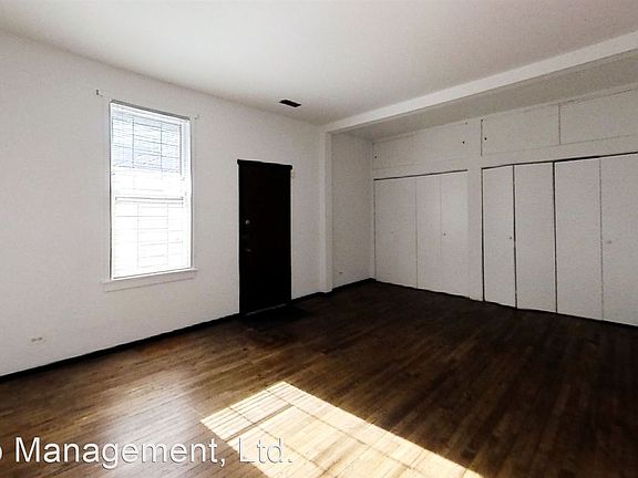 5th image of 831 W Wrightwood Ave