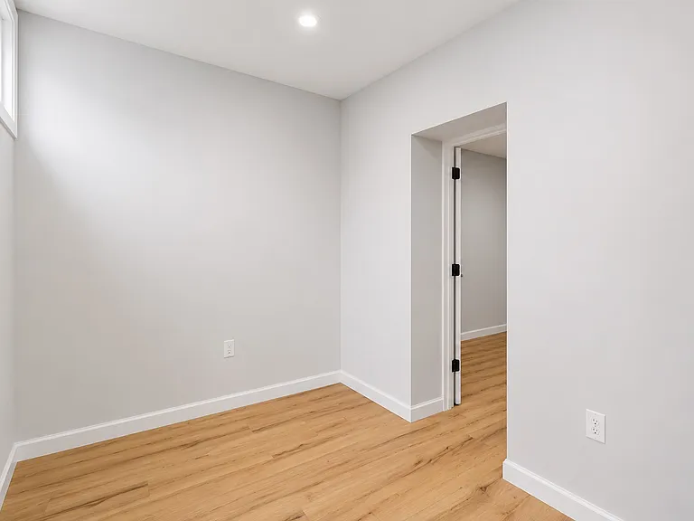 2427 Ashland Ave — Photo 6