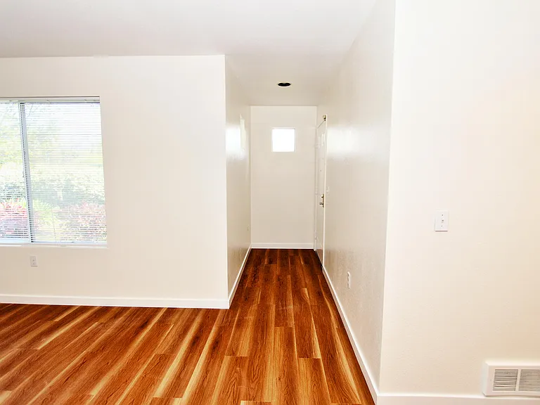 745 Overture Ct — Photo 5