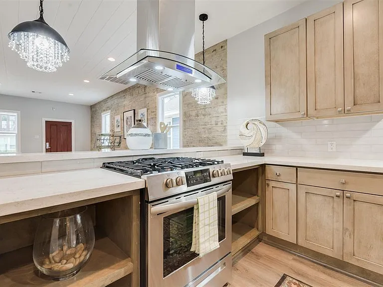 1209 Summer St — Photo 10