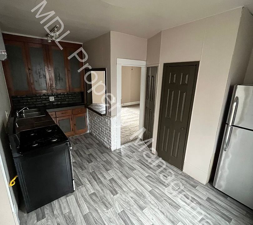 1st image of 2322 Durand St