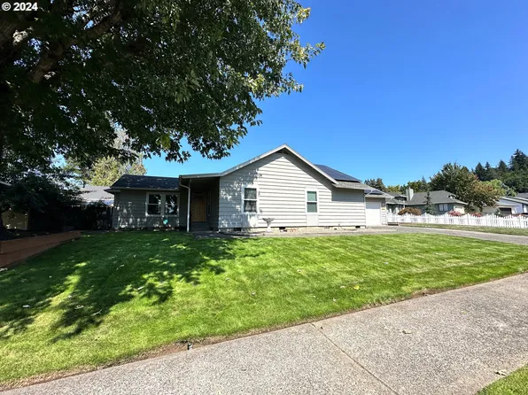 2012 NE 152nd St, Vancouver, WA 98686