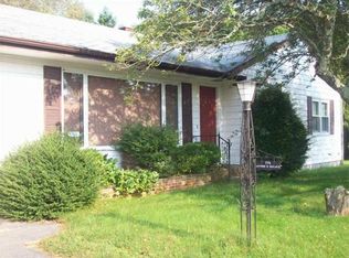 559 Reed Rd, Dartmouth, MA 02747