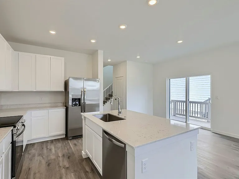 560 Cottonwood Ave — Photo 11