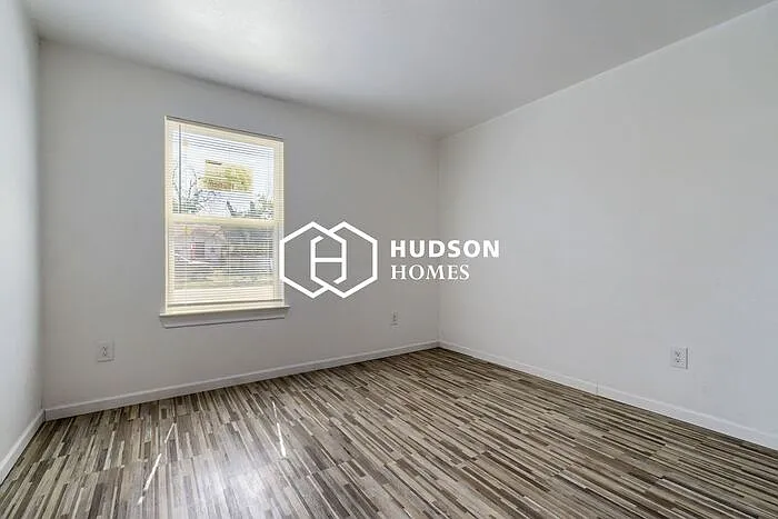 1312 Oak St — Photo 7
