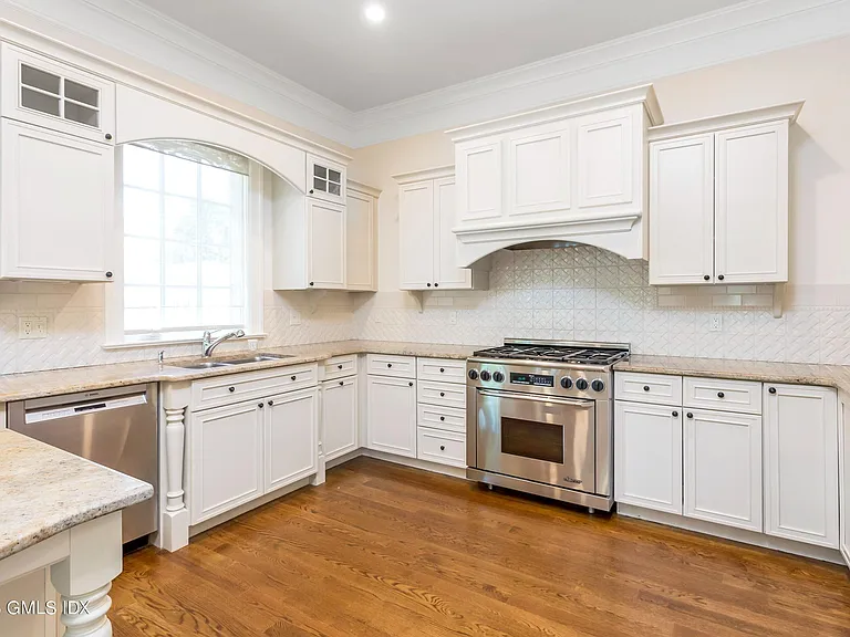 140 Havemeyer Pl — Photo 16