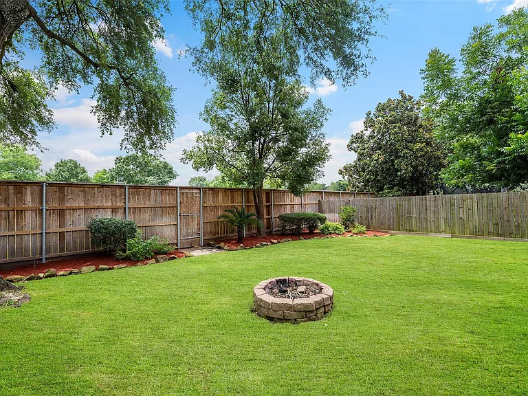 7914 Millbrook Dr — Photo 31